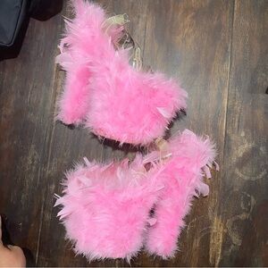 Pleased pink feather Flamingo heels. Size 7